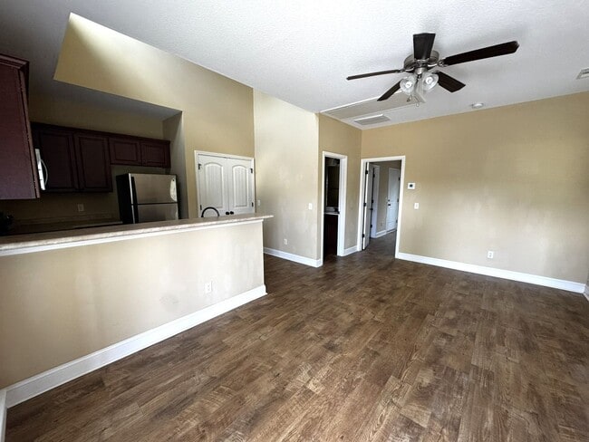 Photo - 10 E Grady St Unidad D