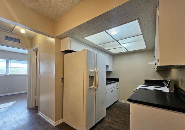 201 Northwest Jefferson Cir N Unit 2