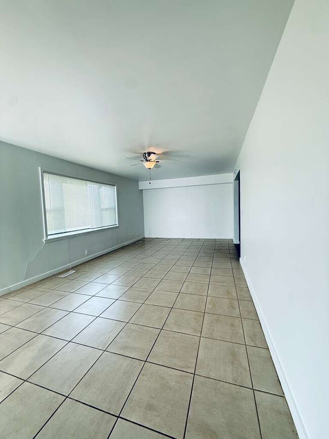 Photo - 727 NW 89th St