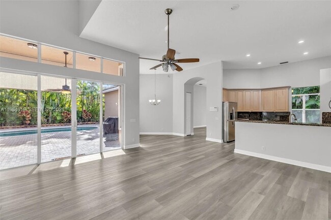 Photo - 558 NW 118th Ave