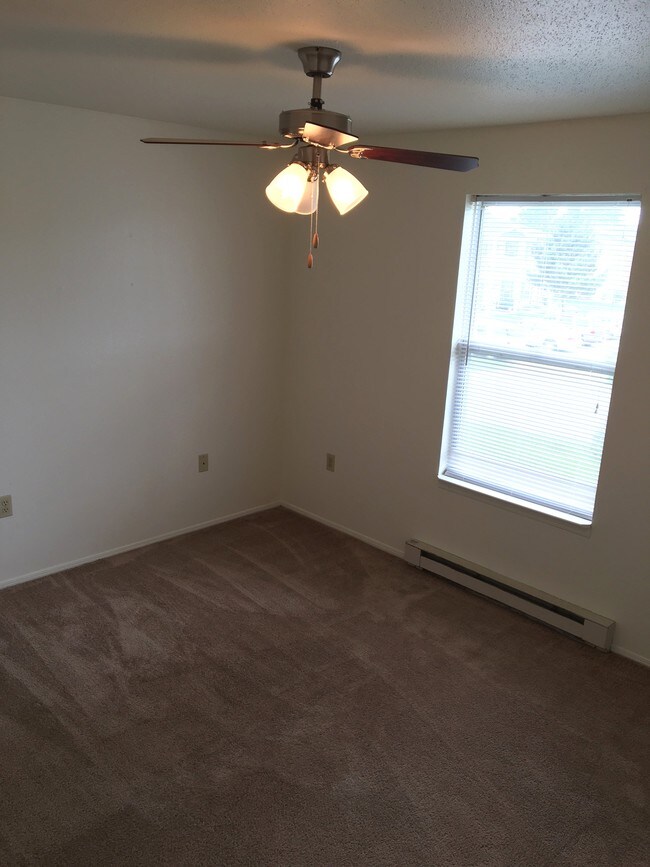 PARKWAY ESTATES Apartments Galesburg, IL