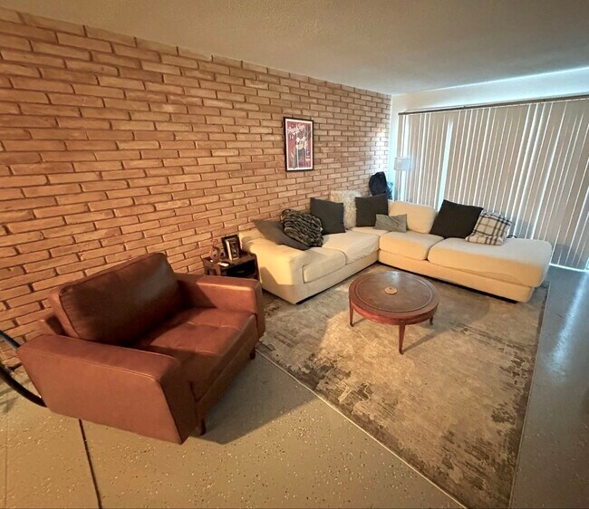 Photo - 3258 W Main St Unidad 1