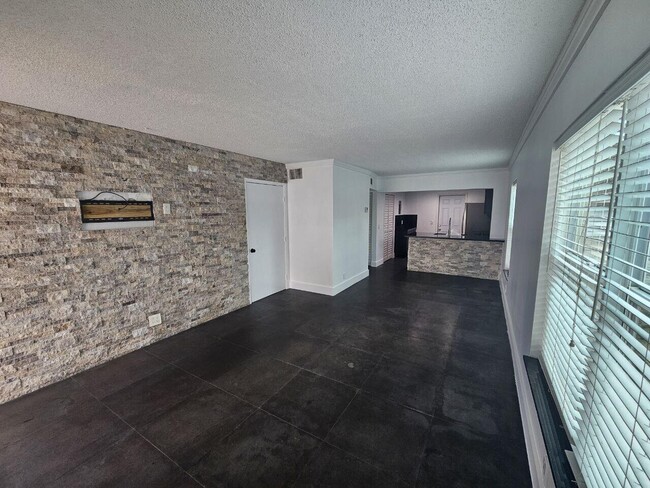 Building Photo - 3777 NW 78th Ave Unit 2a Rental