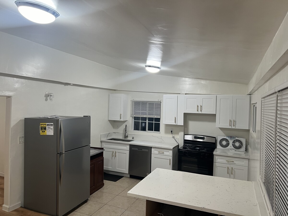 KITCHEN - 3558 Kelton Ave Casa