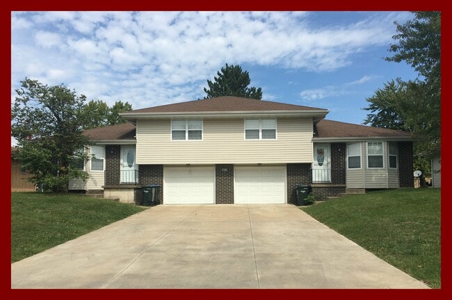 Photo - 713 Erin Pl Townhome