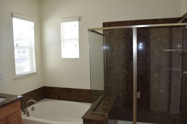 Building Photo - Spacious Home In Mountain House