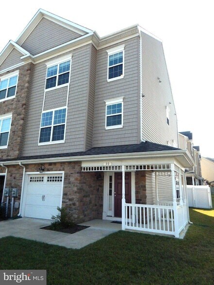 80 Clydesdale Ln