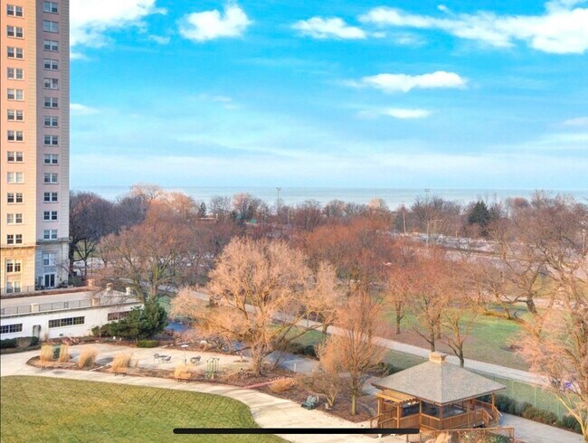 Photo - 5455 N Sheridan Rd Unidad 811