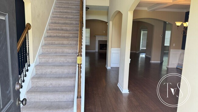Photo - 639 Red Oak Ln