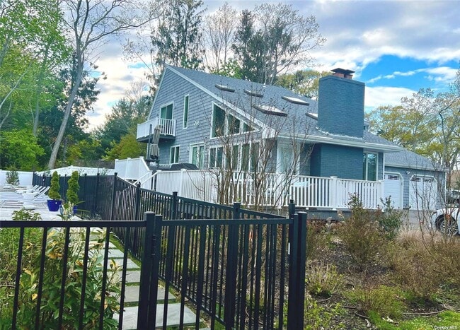 3655 Pequash Ave