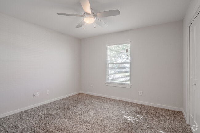 2BR, 1BA - 850SF