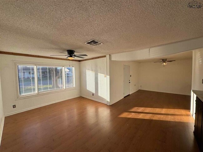 Photo - 4007 Gossett Dr