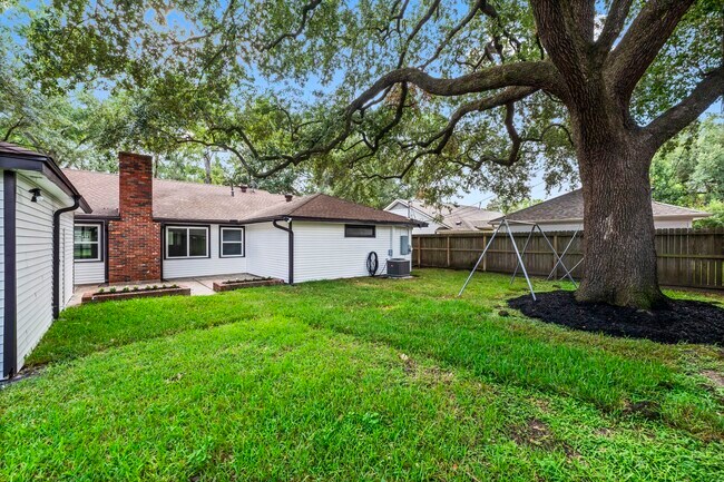 Photo - 2535 Southwick St