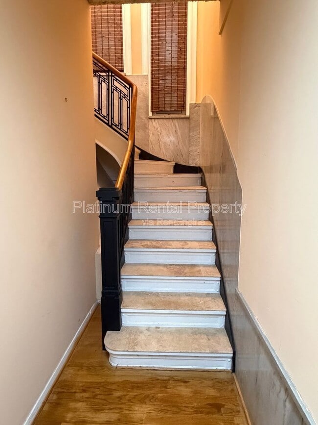 Building Photo - 20 Marietta St NW Unit Apt 18a