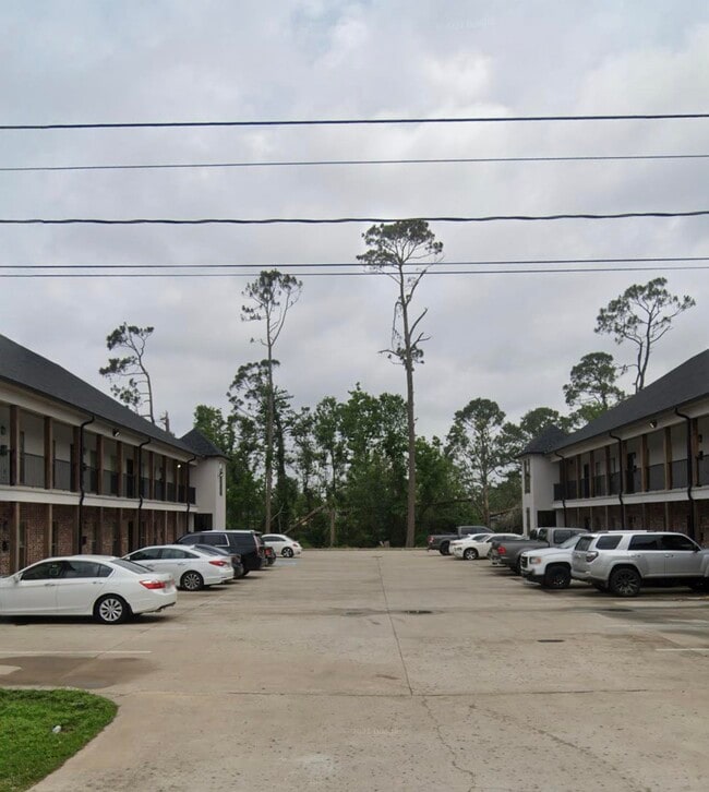 Building Photo - 641 W McNeese St Rental
