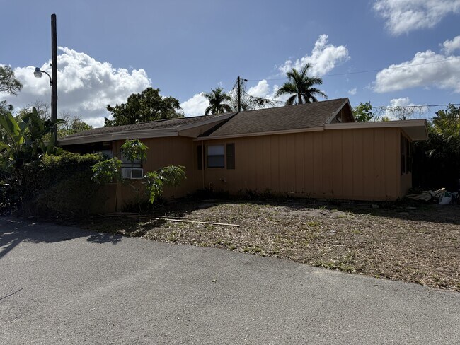 Building Photo - 202 2nd St Unit L