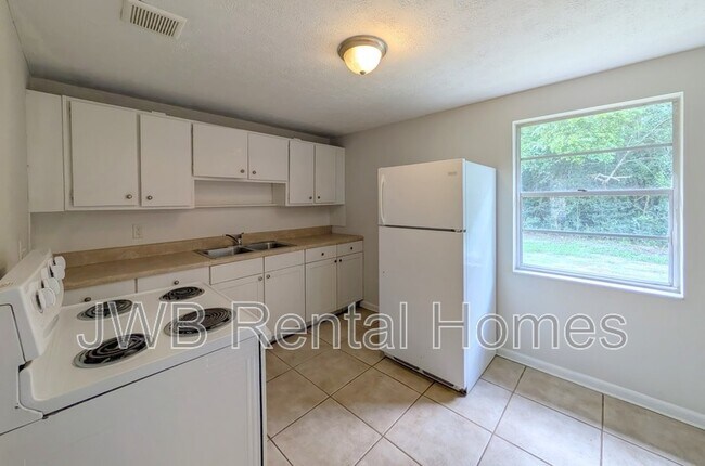 Photo - 5742 Newberg Ln