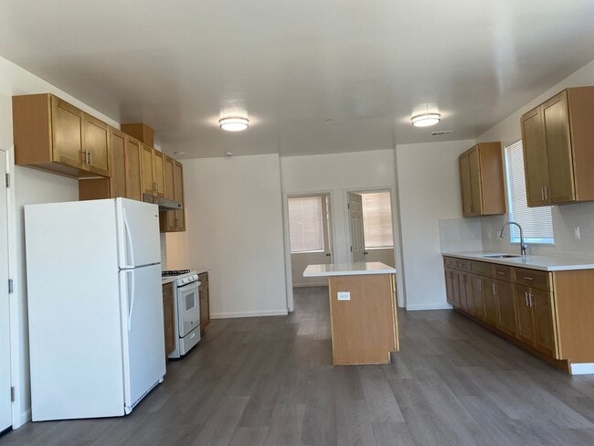 Photo - 2406-2408 W Avenue 134th (LO) Unidad 2408 W Avenue 134th