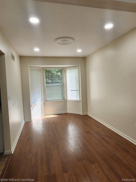 Photo - 300 Alice Ave