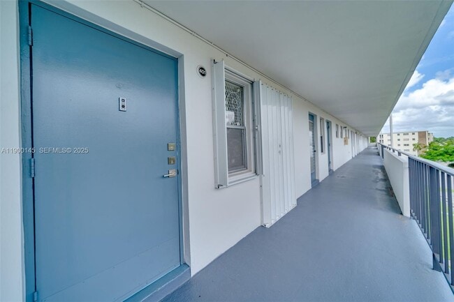 Photo - 950 Hillcrest Dr Unidad 401