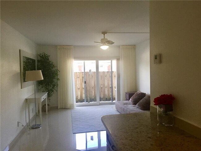 Photo - 3220 Bayview Dr Unit 102