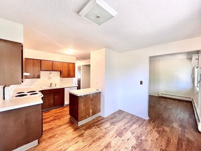 Photo - 2 Bed, 1 Bath Apartment!!