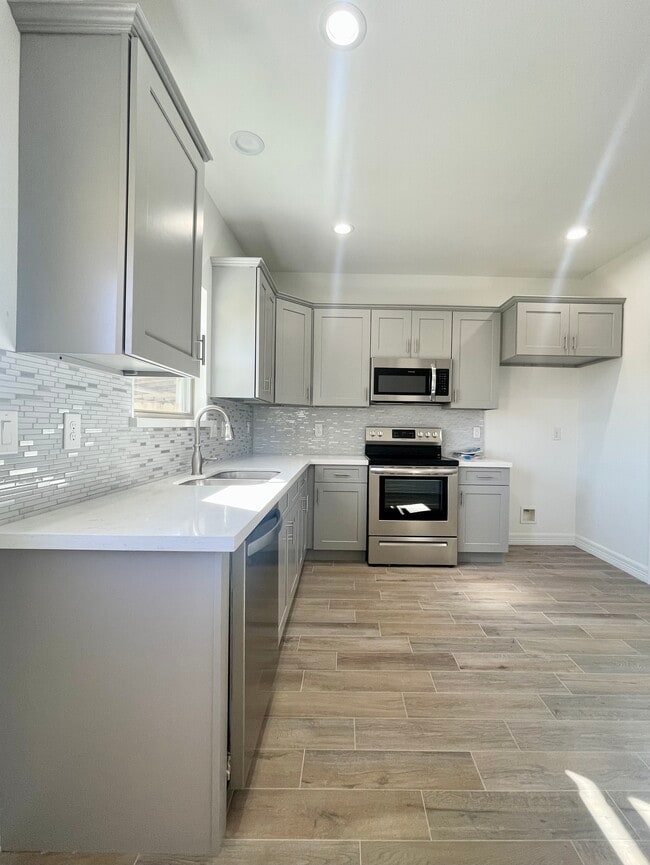 Photo - 2507 Ave G