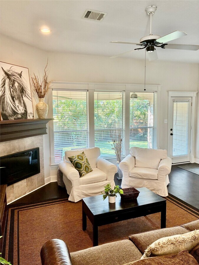 Photo - 435 N Rivershire Dr