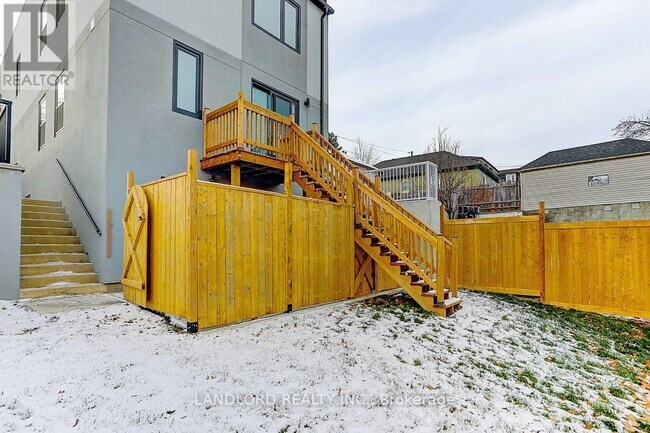 Photo - 2071 Keele St