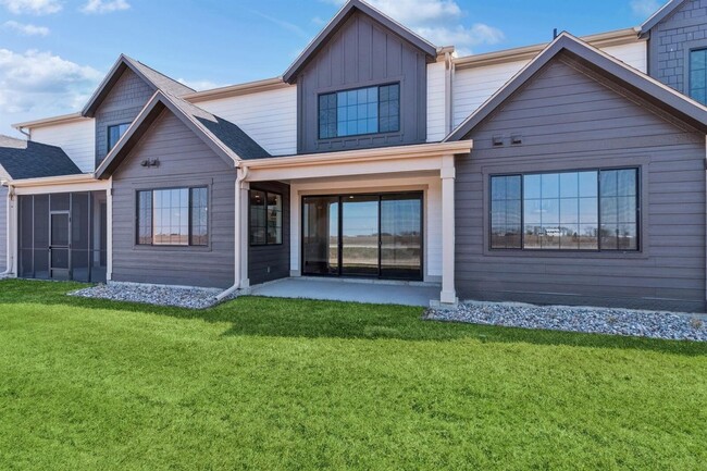 Photo - Spacious Modern Townhome at Hayden's Ridge!