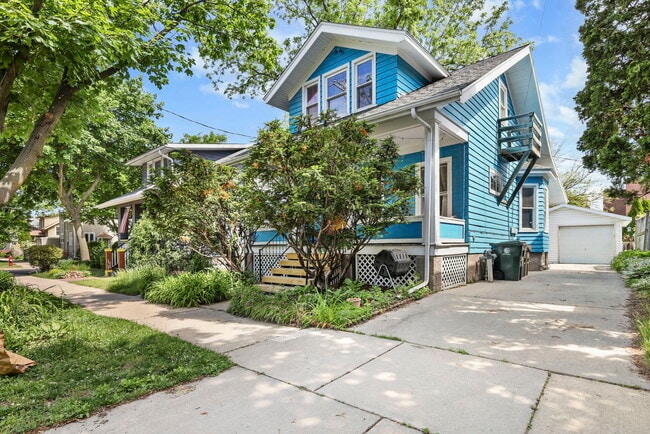 217 N 6th St