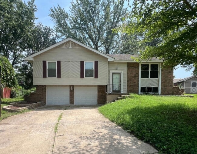 Building Photo - Coming Soon: Quiet Cul-de-Sac Home with Bo...