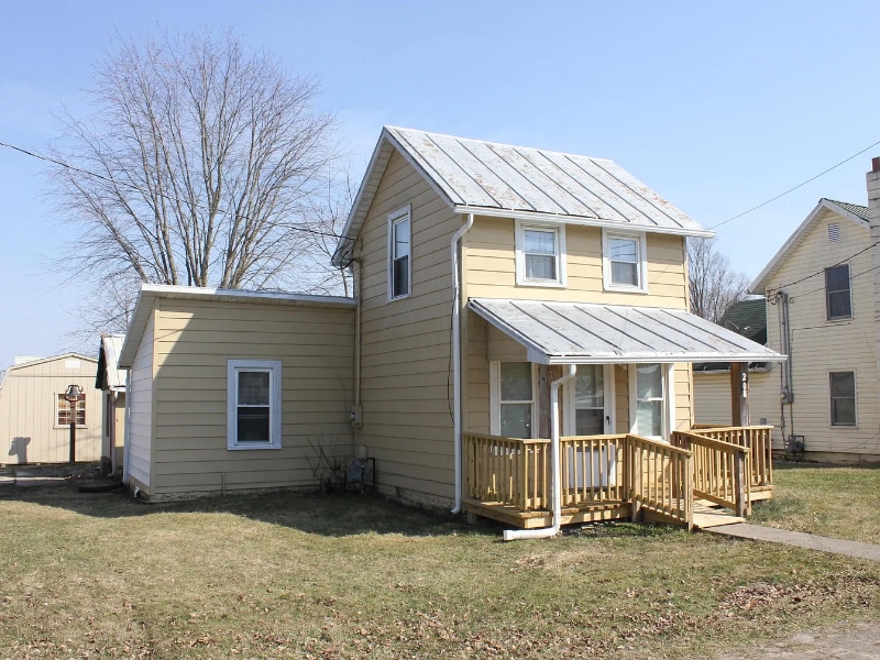 Photo - 208 N School St House