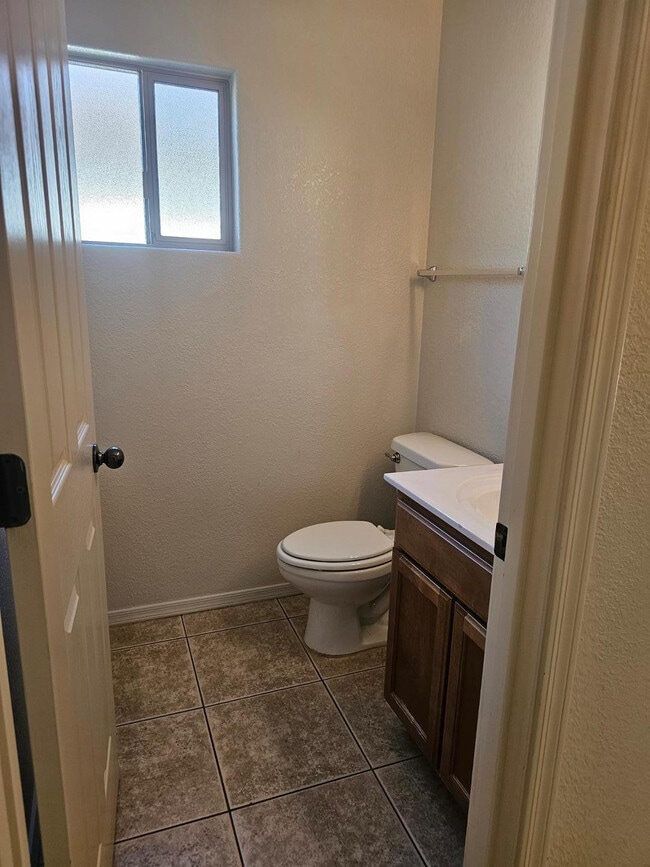 Photo - 900 Estancia Dr