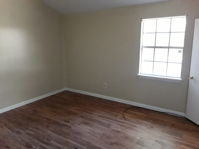 Master bedroom - 5026 Oak Creek Dr House