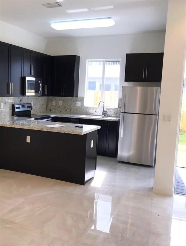 Photo - 17523 SW 153rd Ct