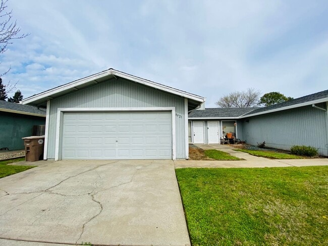 8921 La Haya Way