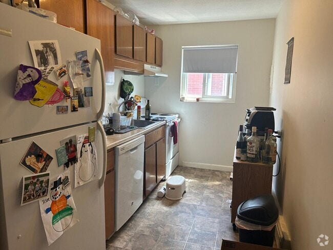 Building Photo - 1078 Fellsway Unit 10 Rental
