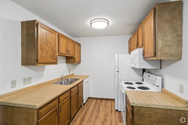 A 2BR, 1BA - 913SF - Kitchen