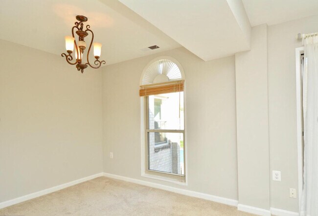 27 Canterbury Sq Unit 301