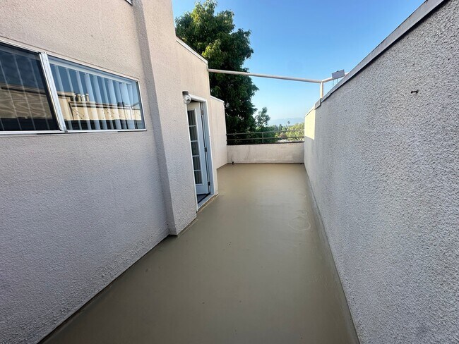 15009 Moorpark St Unit 308