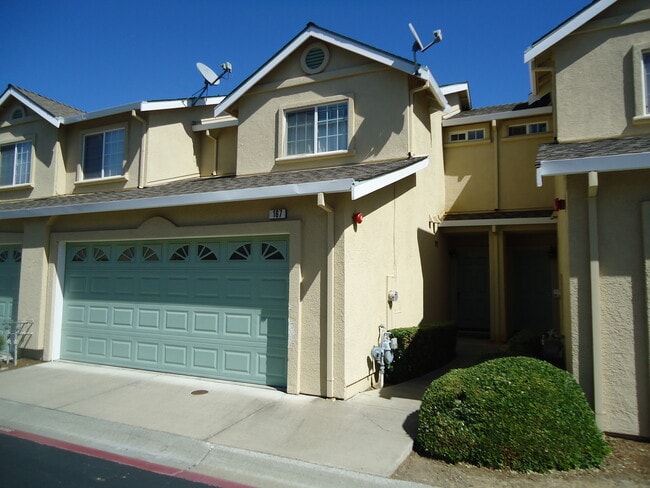 Building Photo - Southbridge Townhome