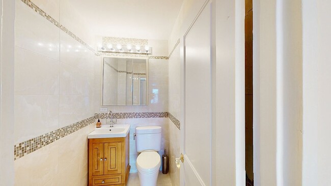 Photo - 2930 W 5th St