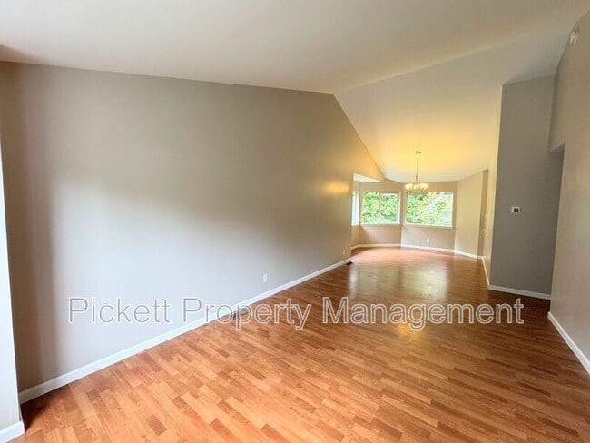 Photo - 1081 NE Shadybrook Ct