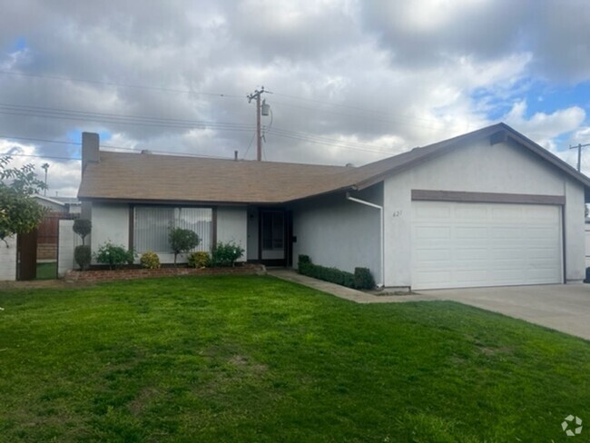 Building Photo - Recently remodeled single family home  3 b...