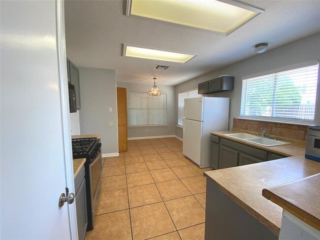 Photo - 2308 Wright Cir