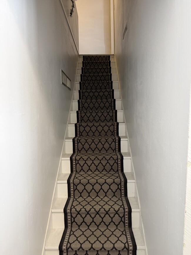 Photo - 207 S Jefferson St Unit Upstairs