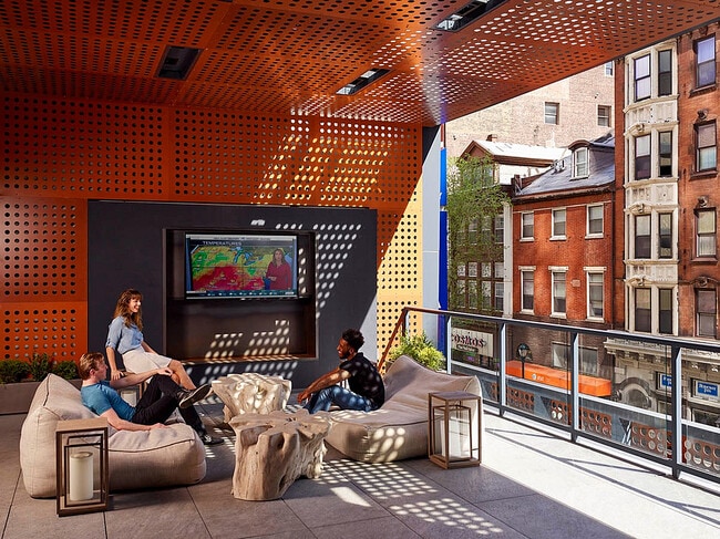 1213 Walnut-Spring_ext f-HINES