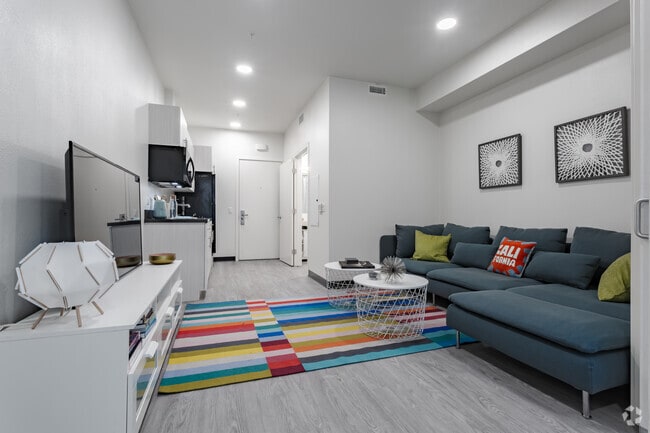1BR, 1BA – 400 SF
