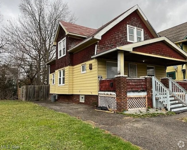 Building Photo - Coming Soon! Section 8 Accepted! Renovatio... Rental